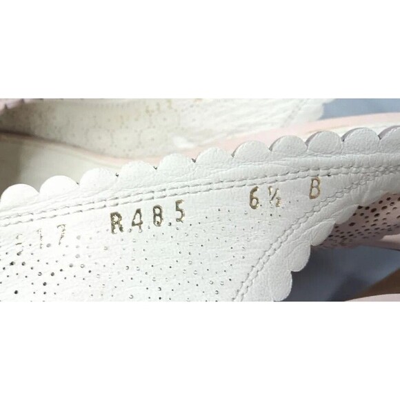 Salvatore Ferragamo Laser Cut Scalloped Trim Peep Toe Slingback Sandals Sz 6.5 B - Picture 9 of 16